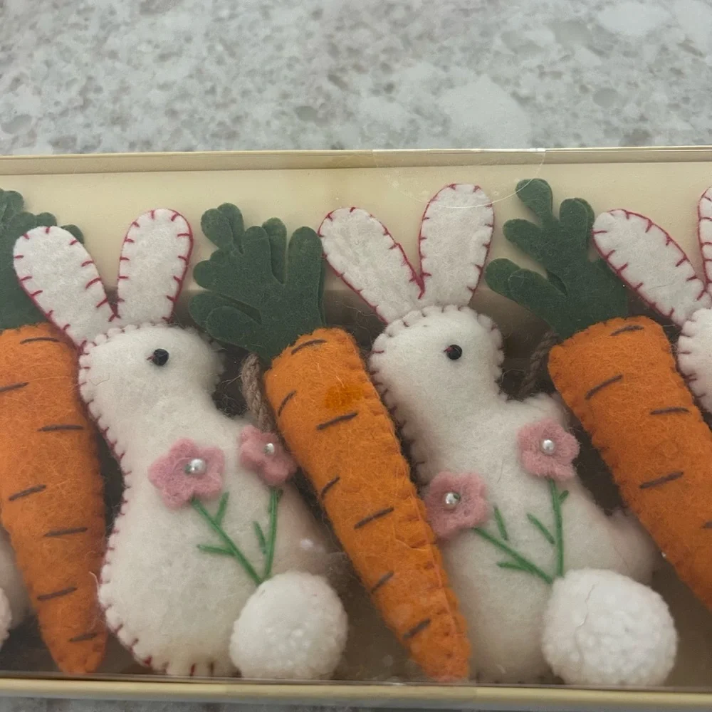 “New” Cottontail Lane Bunnies & Carrots Holiday Garland 6 ft